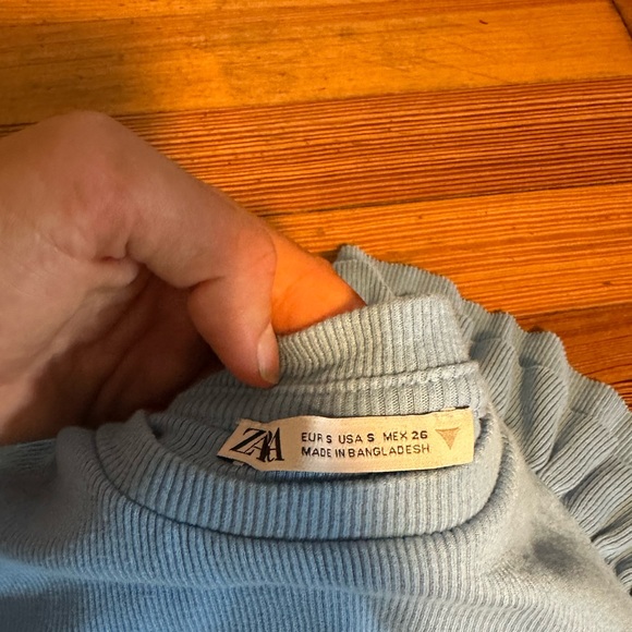 ZARA Blue Ruffled Top - Picture 2 of 2